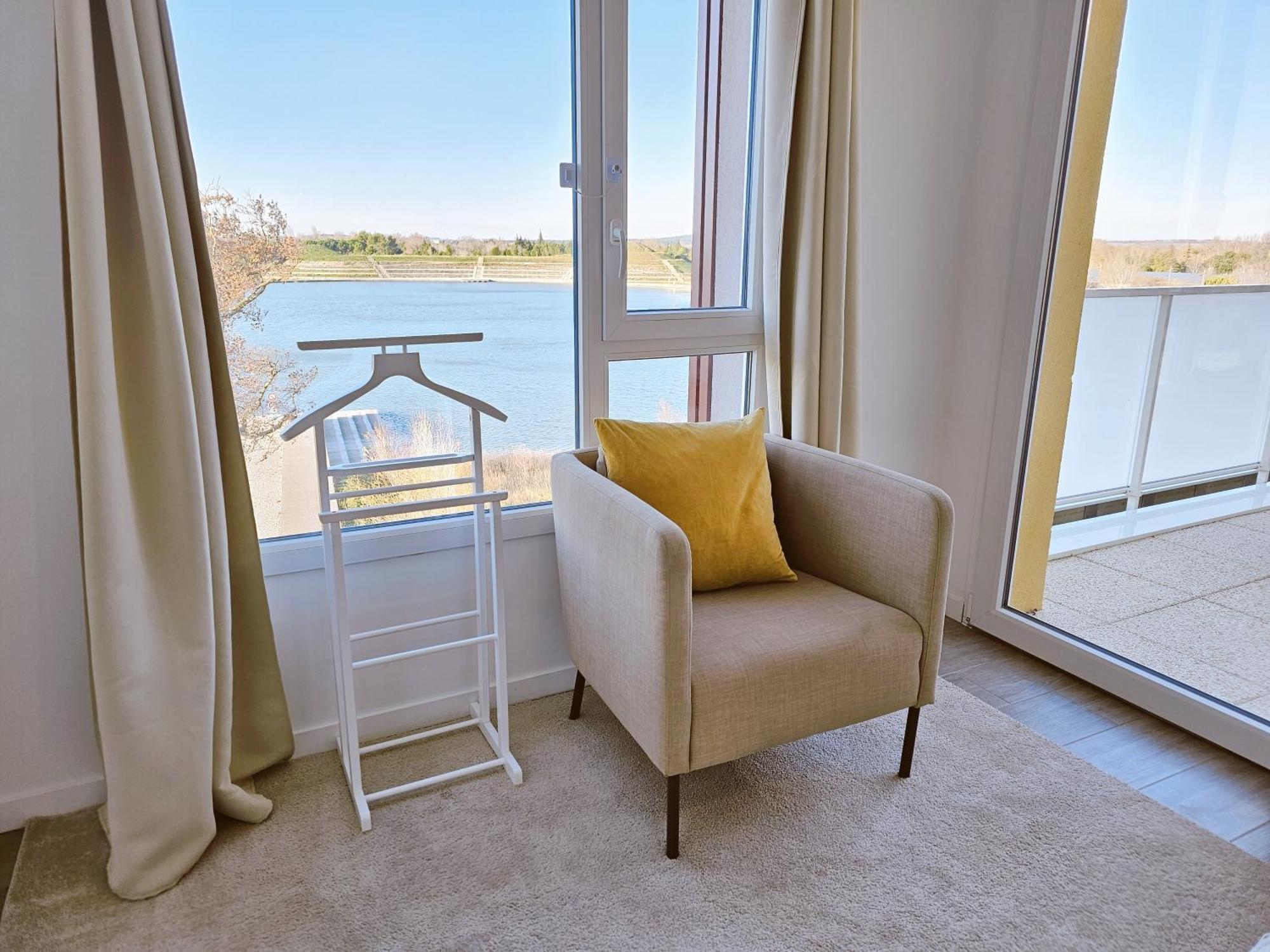 Lakeside Provence - Appartement 4 Etoiles Face Au Lac De Monteux Exterior foto